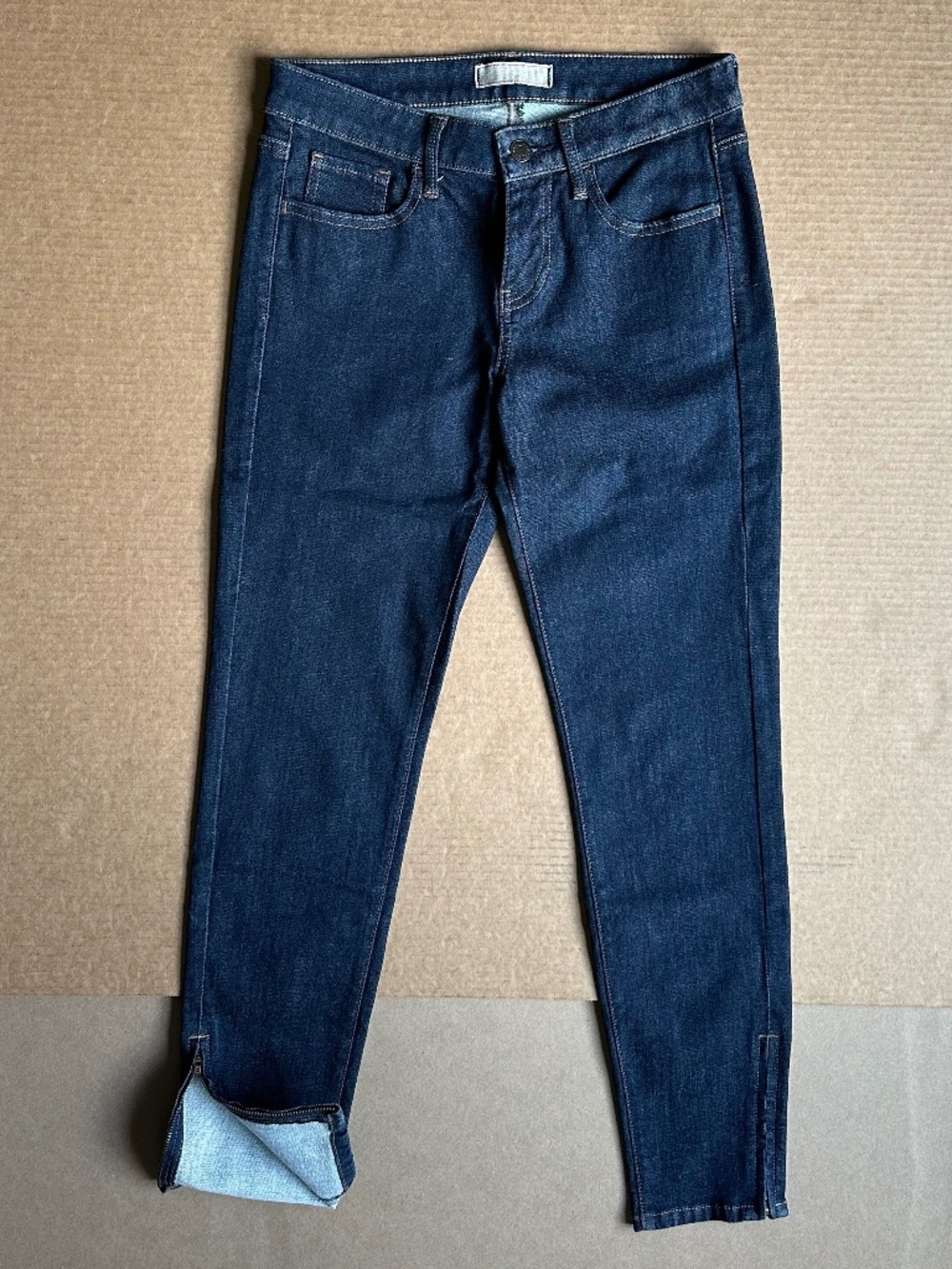 Uniqlo Mid Rise Dark Wash Skinny Tapered Ankle Zip Jeans Size 25